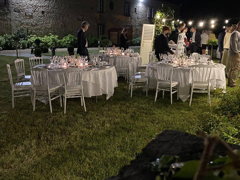 CEN PRODUCTION -  tables blanches extérieur