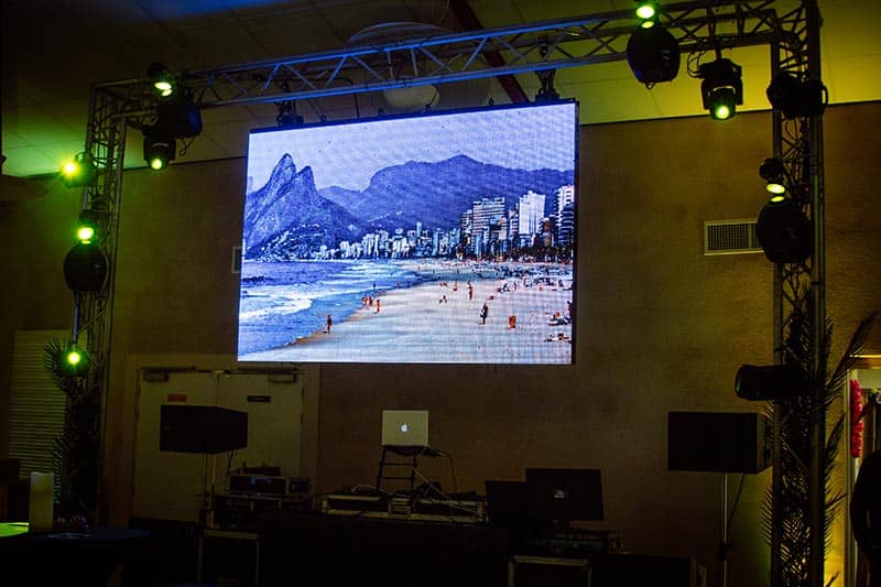 CEN PRODUCTION -  plage sur écran de projection