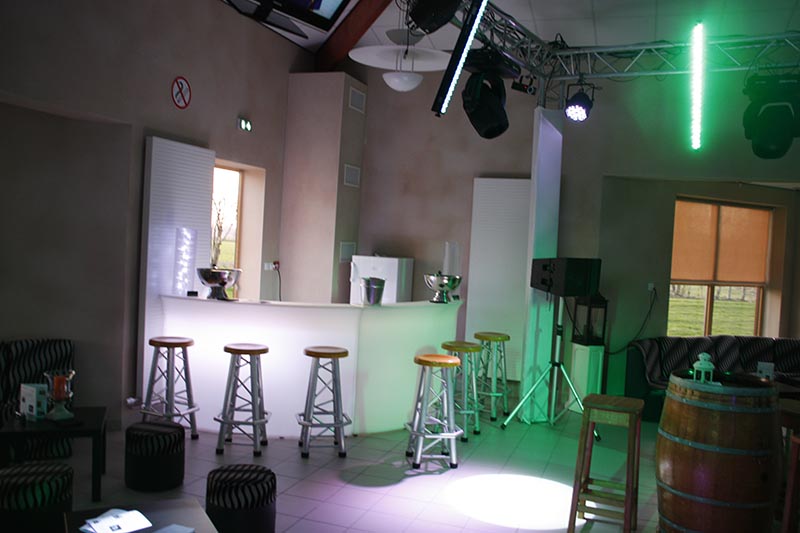 CEN PRODUCTION - décoration lounge bar blanc